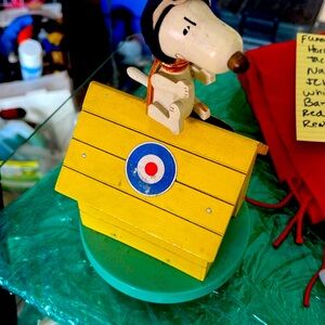 Musical 🎶 Vintage flying snoopy